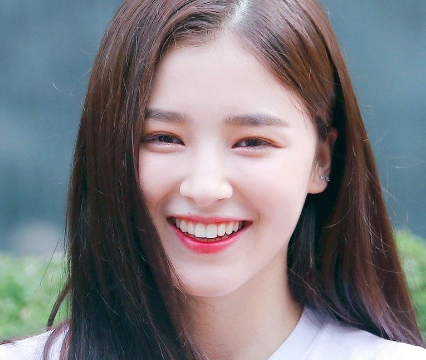 TOP 4 FORM RĂNG SỨ ĐƯỢC KHÁCH HÀNG ƯA CHUỘNG NHẤT HIỆN NAY GIÚP NỤ CƯỜI TỎA SÁNG 4 Chọn form răng sứ phù hợp với khuôn mặt để tôn lên những ưu điểm trên gương mặt