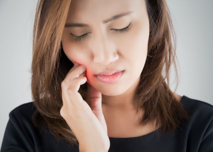 BỌC RĂNG SỨ CÓ ĐAU KHÔNG? NÊN LÀM GÌ NẾU BỊ ĐAU SAU KHI BỌC RĂNG SỨ 1 BỌC RĂNG SỨ CÓ ĐAU KHÔNG? NÊN LÀM GÌ NẾU BỊ ĐAU SAU KHI BỌC RĂNG SỨ