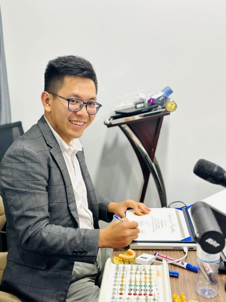 THẠC SĨ, BÁC SĨ CAO HỮU DUY TẠI DR.SMILECARE - GIẢNG VIÊN HÀNG ĐẦU TẠI TRUNG TÂM ĐÀO TẠO VỀ CÁC KỸ THUẬT IMPLANT (OIC) 10 Thạc sĩ, bác sĩ Cao Hữu Duy