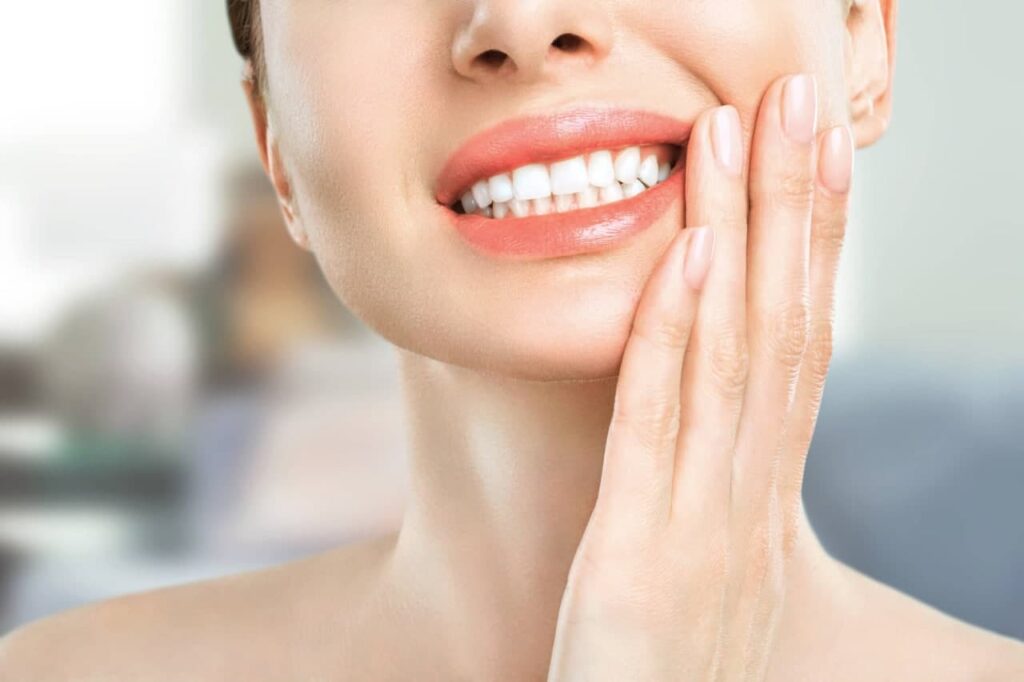 Răng Ê Buốt Sau Khi Bọc Sứ: Bình Thường Hay Cần Tái Khám? 5 Vì sao nhiều người lo lắng khi răng ê buốt sau bọc sứ?